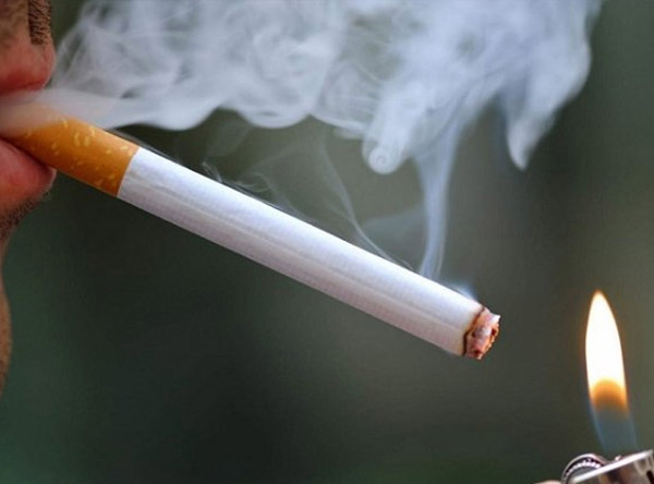 Hút thuốc lá làm tăng nguy cơ mắc bệnh về tuyến giáp